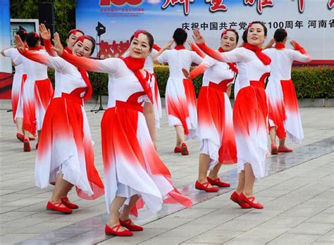 第八届周口市艺术广场舞展演活动落幕