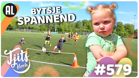 DIT Meisje Wil Op VOETBAL Tjits Vlog 579 YouTube