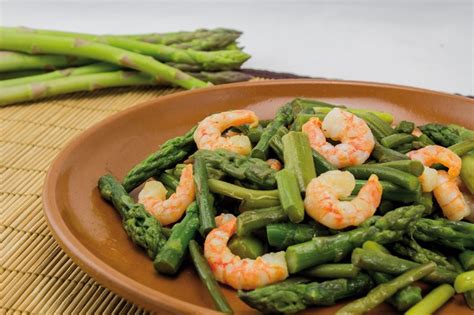 Delicioso Salteado De Langostinos Con Esp Rragos Receta Exquisita