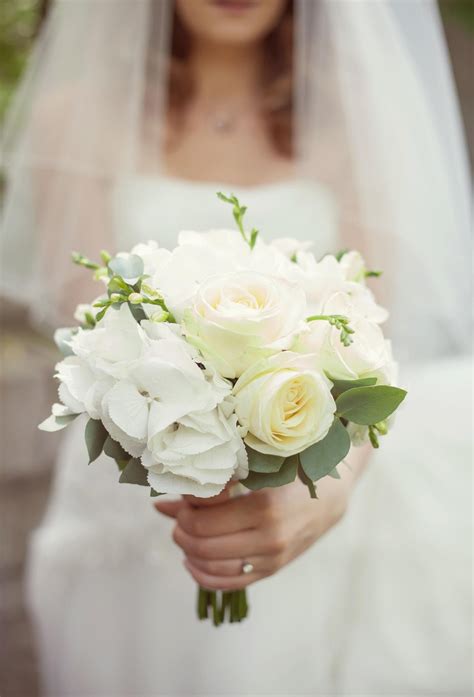 Pin auf Brautsträuße mit Rosen