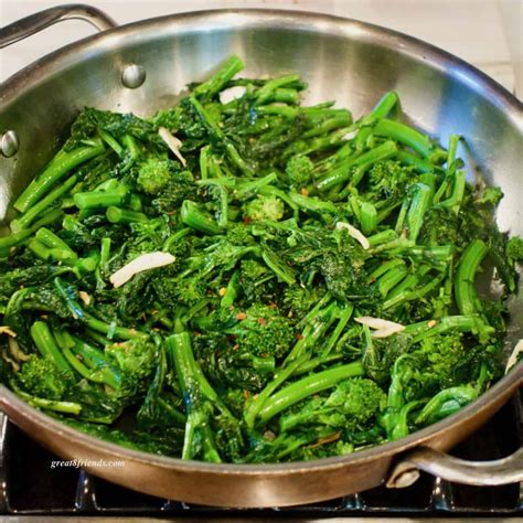 Broccoli Rabe With Garlic And Red Pepper Flakes Paleo Gluten Free Vegan Vegetarian How To Cook