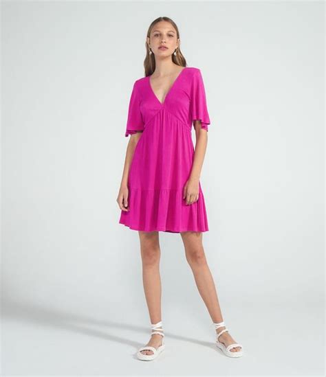 Vestido Curto Em Viscose Texturizada Decote V E Babado