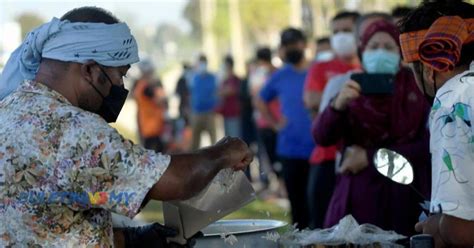 VIDEO Pengendali Makanan Di Selangor Wajib Pakai Pelitup Muka Mulai 1