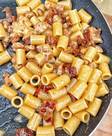 Tutti A Tavola Voglia Di Pasta Provatela Con Pomodorini Secchi E