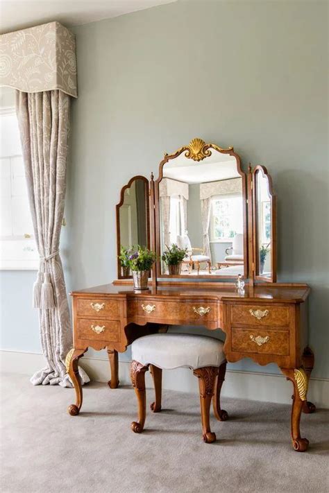 Wooden Classic Dressing Tables Design At Best Affordable Price