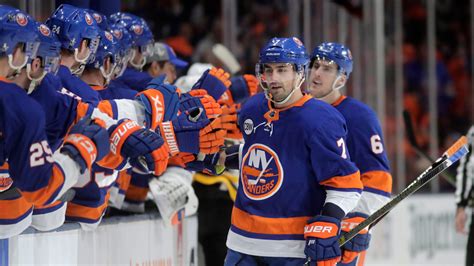 Islanders agree to five-year deal with forward Jordan Eberle