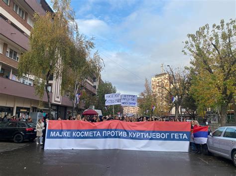 Počeo protest žena u Kosovskoj Mitrovici VIDEO