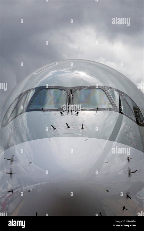 Nose of the plane hi-res stock photography and images - Alamy