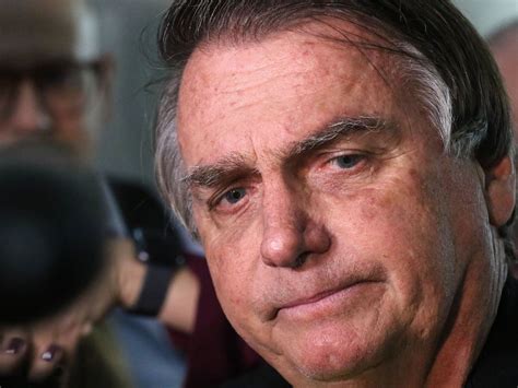 Quem Levou A Punhalada Foi A Democracia Brasileira Diz Bolsonaro