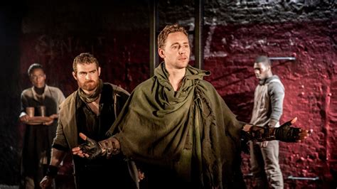 Watch Tom Hiddleston In National Theatre Live’s ‘coriolanus’ For Free This Week