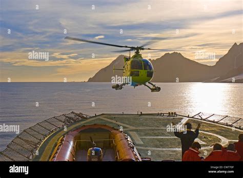 Helicopter landing on a ship hi-res stock photography and images - Alamy