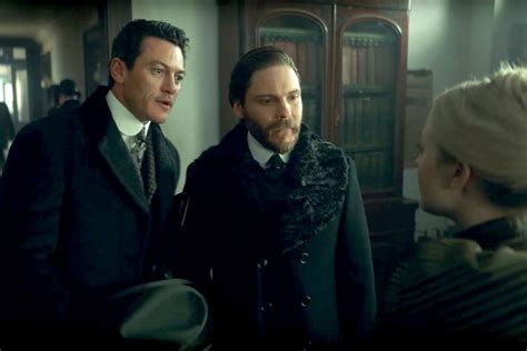 The Alienist series premiere recap: Season 1, Episode 1 | EW.com