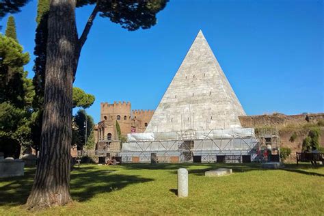 The Most Impressive Buildings In Rome Ancient Temples Rome Building