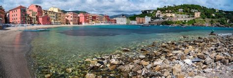 El Casco Antiguo De Sestri Levante Con Sus Casas De Colores Frente A