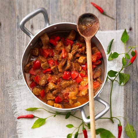 Das Perfekte Gulasch Wie Von Oma So Gelingt S Brigitte De