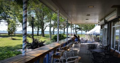 The 10 Best Waterfront Restaurants in Connecticut