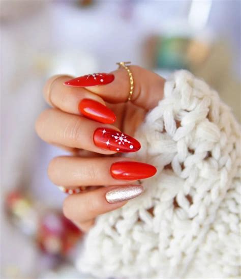 30 Red Festive Nail Designs — Red And White Christmas Nails