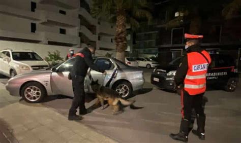 Controlli Dei Carabinieri Nei Luoghi Della Movida A Barcellona P G