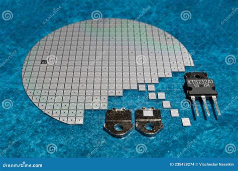 The Chip Of A High-power Transistor According To The Darlington Scheme ...