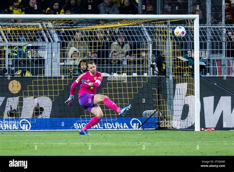 Torwart Manuel Neuer Fc Bayern M Nchen Hi Res Stock Photography And