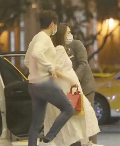 42歲陳喬恩結婚！和小9歲富二代男友現身領證，打扮低調小鳥依人 每日頭條