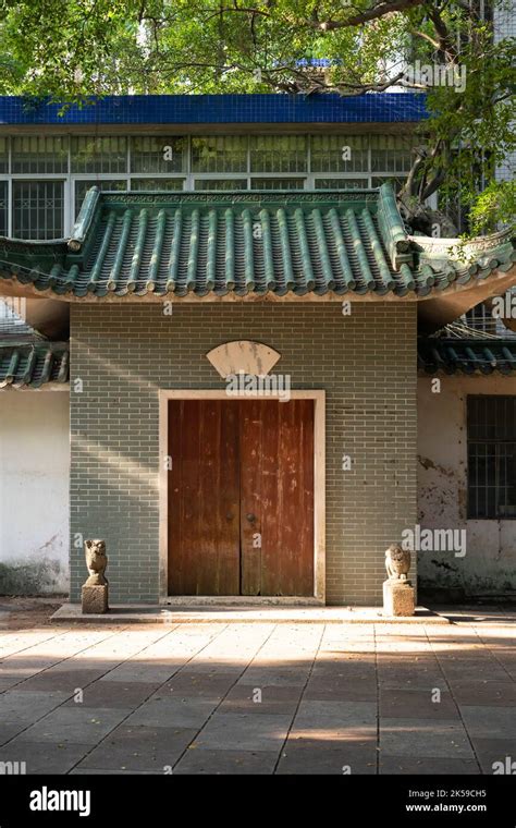 traditional and typical chinese gate Stock Photo - Alamy