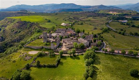 La Garde Guérin un village médiéval de Lozère