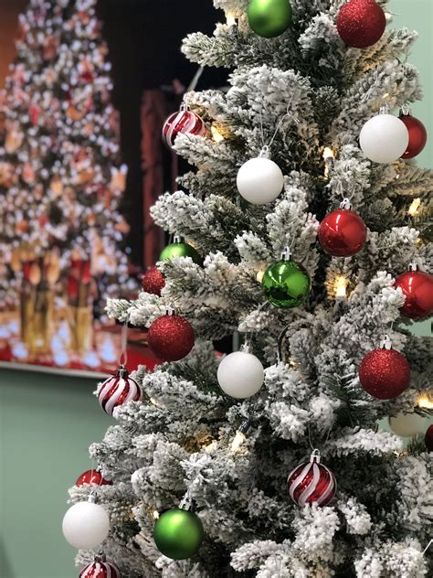 How To Decorate Your Office Christmas Tree Mploy Staff Recruitment