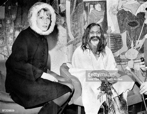 Actress Mia Farrow and Maharishi Mahesh Yogi before boarding plane at ...