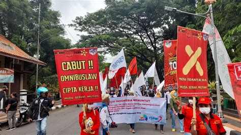 Buruh Tuntut Kenaikan Umk Persen Disnaker Bantah Tak Berpihak