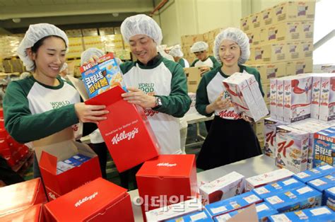 포토 켈로그 세계 식량의 날 기념 제품 기부 및 임직원 봉사활동 진행