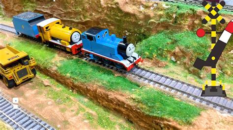 Kereta Api Thomas And Friends Kereta Hantu Laba Laba Menemukan Truk