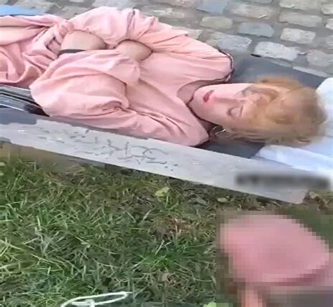 【動画】街中で泥酔して寝てた女の子、変態男に射精するまで性的暴行されてしまう・・・ ポッカキット