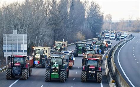 Col Re Des Agriculteurs Autoroutes Bloqu Es Op Rations Escargot Le