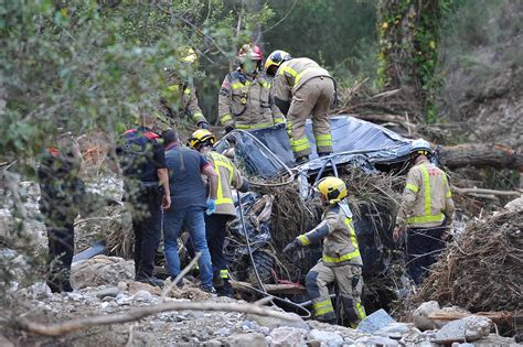 FOTOS Troben Una Persona Morta Dins Un Vehicle A Ullastrell