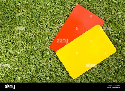 Fussball Sport Schiedsrichter Gelbe Und Rote Karten Auf Gras