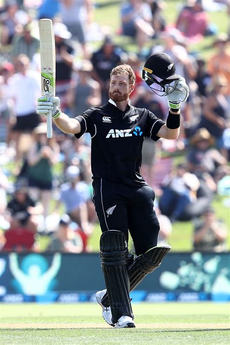 Martin Guptill's 138 sees New Zealand beat Sri Lanka in high-scoring affair