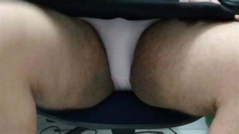 Cruzando as pernas Deixe seu comentário que postarei mais vídeos XVIDEOS