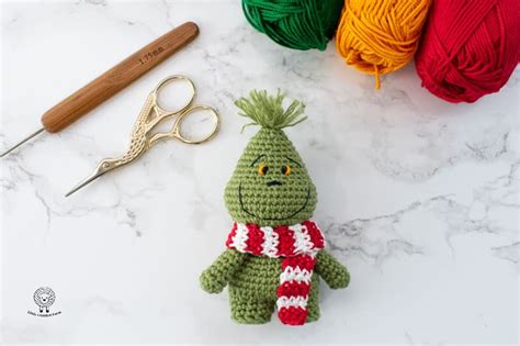 Grinch free Amigurumi Christmas Ornament