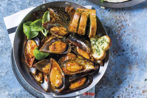 Portuguese Mussels with Garlic Bread Recipe - PnP Fresh Living