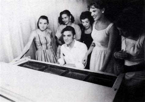 Elvis In Jacksonville In August 10 1956 With Friends And Fans Elvis