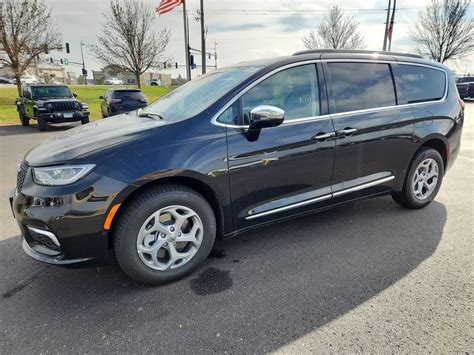 New Chrysler Pacifica Limited Passenger Van In Waconia