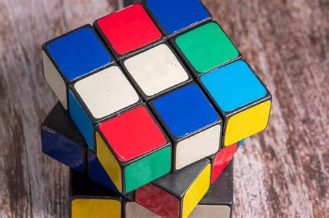 Vid O Ce Robot Pulv Rise Le Record Du Monde De Rubik S Cube En