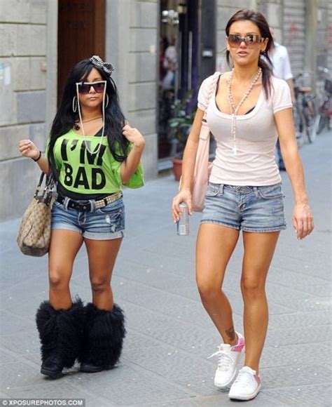 Whats A Snooky And Whys She Famous Shore Outfits Snooki And Jwoww