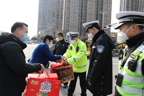 春节慰问暖警心 深切关怀鼓士气市政协看望慰问一线交警