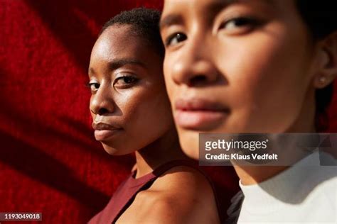 Interracial Couple Silhouette Photos Et Images De Collection Getty Images