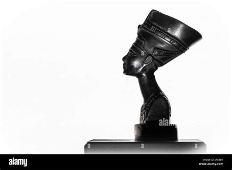 Nefertiti Statue Hi Res Stock Photography And Images Alamy
