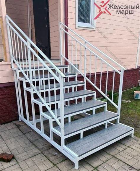 Крыльцо из металла и террасной доски купить в Москве