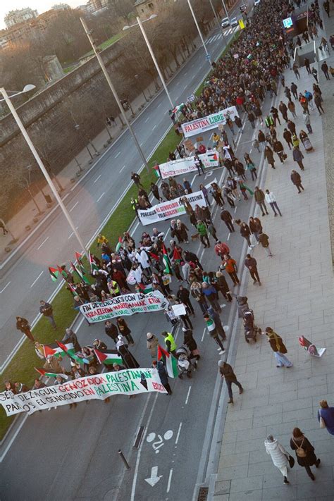 Multitudinaria Manifestaci N En Pamplona Para Parar El Genocidio En Gaza