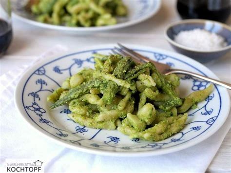 Handgemachte Pasta mit Pesto grünen Bohnen Kartoffeln der